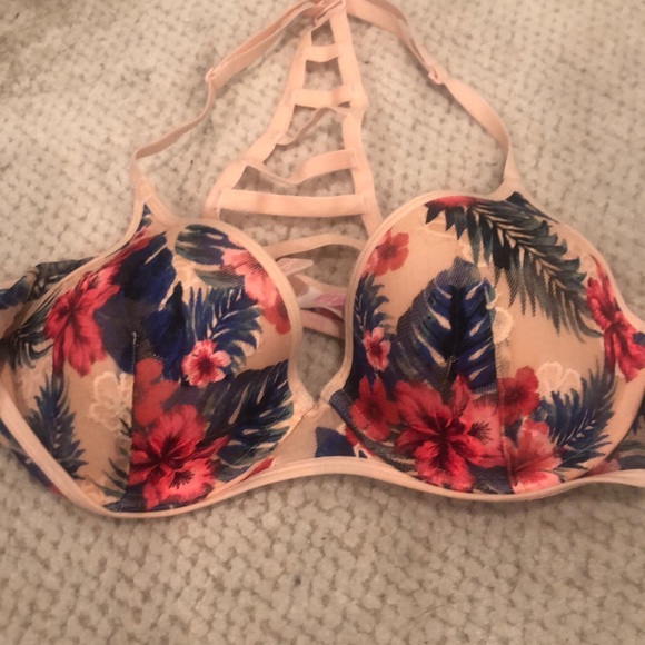 PINK Victoria's Secret Other - EUC PINK FLORAL BRA WITH CUTE LADDER BACK